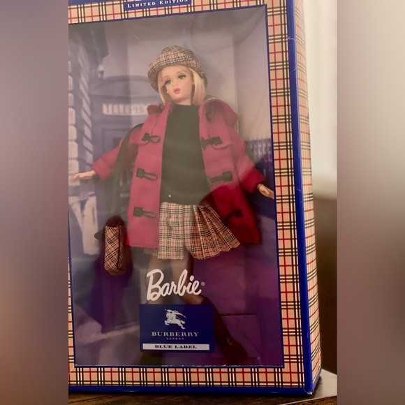 Very Rare! NRFB Burberry London Blue Label Barbie Doll - Picture 3 of 15